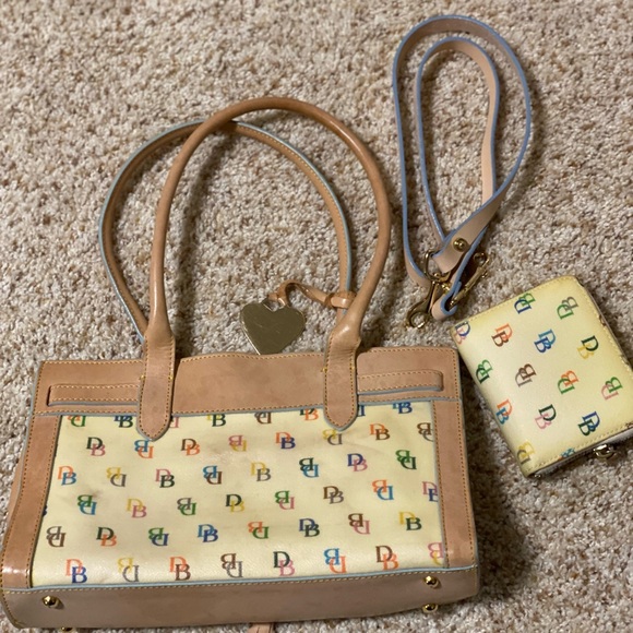 Authentic Dooney and Bourke multi color bag / shoulder strap with small wallet - Picture 4 of 6